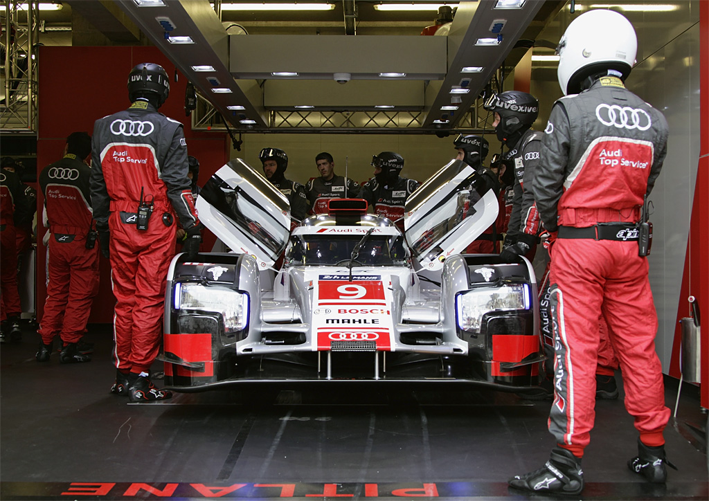 Audi R18 e-tron quattro #9 (Audi Sport Team Joest), Filipe Albuquerque, Marco Bonanomi, René Rast
(Foto: Audi Motorsport)
